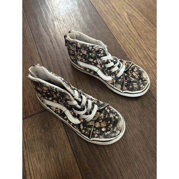 Vans - Picture 1 of 6
